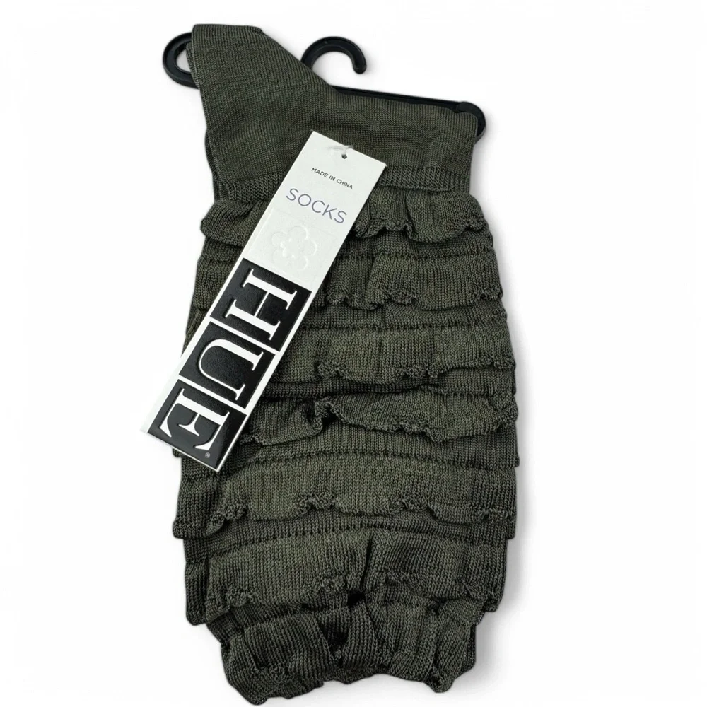 HUE Ruffle Tiered Socks Womens One Size Fits Most Shadow Olive 1‎ Pair New